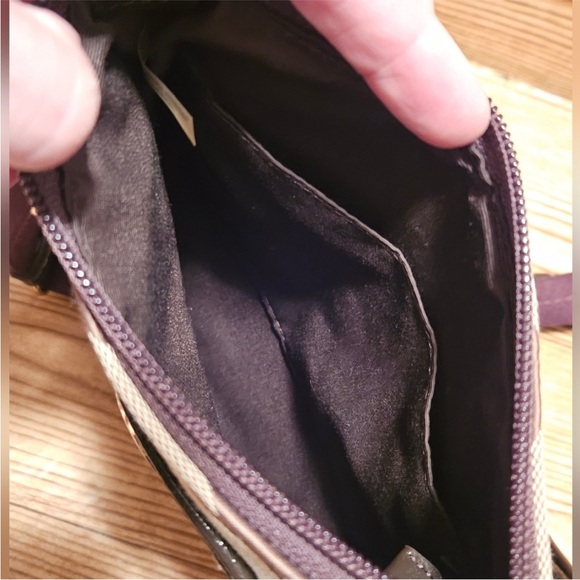 Coach Signature Stripe Swingpack Crossbody Shoulder Bag w/ unbranded Dusty
NWOT - Picture 8 of 8